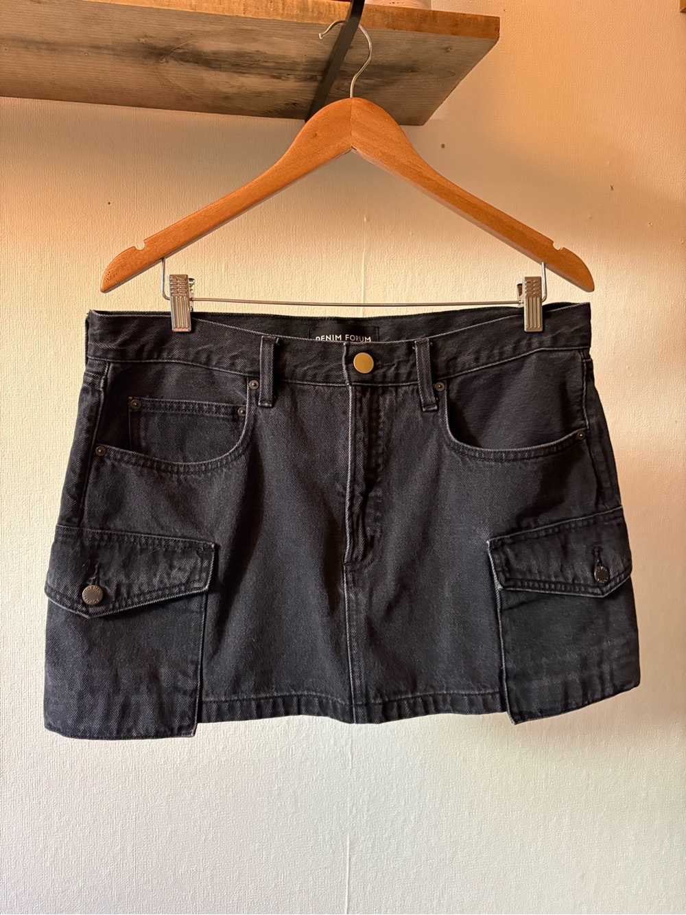 Denim Forum 90’s mid rise cargo skirt